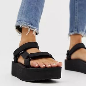 Teva flatform universal chunky sandals